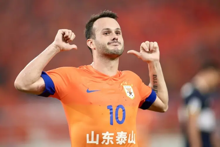 直接影响了, 踢出良好的, 戴帽 直接影响了, 踢出良好的, 戴帽